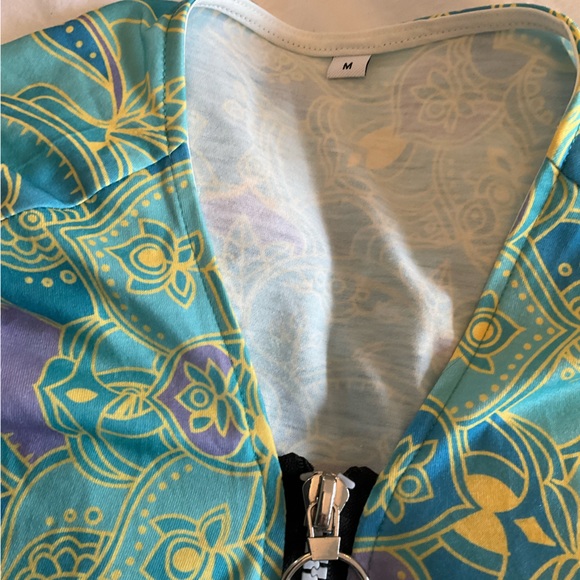 NWOT Unbranded pattern shirt - Picture 4 of 4